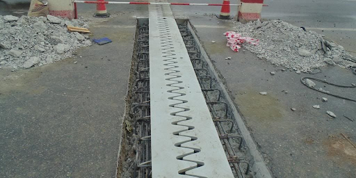 Đơn Vị Cung Cấp Biện Pháp Thi Công Khe Co Giãn Răng Lược