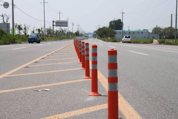 Cọc An Toàn Giao Thông Hình Trụ Có Nam Châm